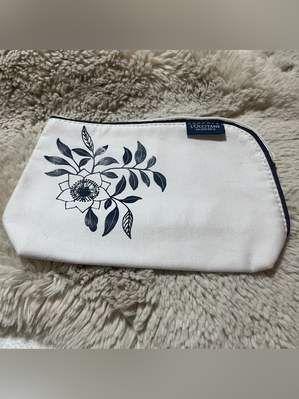 L'OCCITANE White Canvas Pouch with Navy Label NWT
02-06R